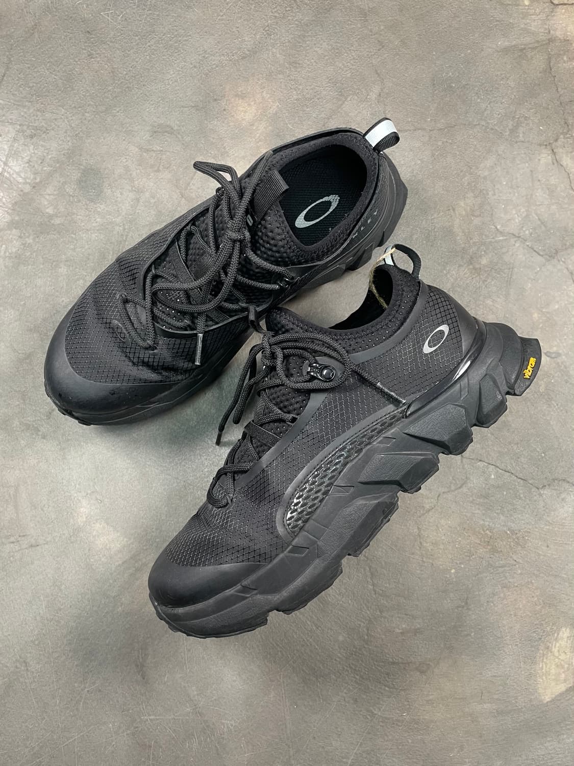 오클리 트리플 블랙 라이트 쉴드 슈즈 상품이미지1