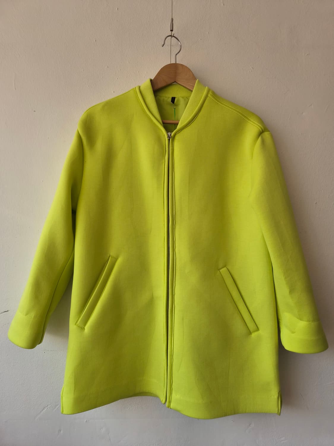 새상품)베네통 여성 형광네오플렌점퍼 ONE SIZE 상품이미지2