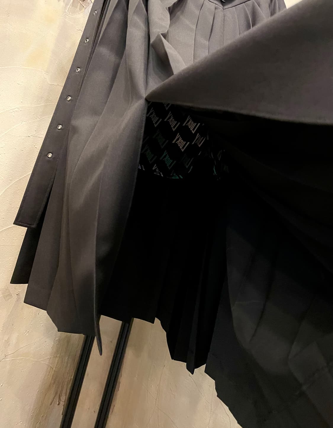 럭키슈에뜨 벨티드 플리츠 롱스커트 55~66 상품이미지4