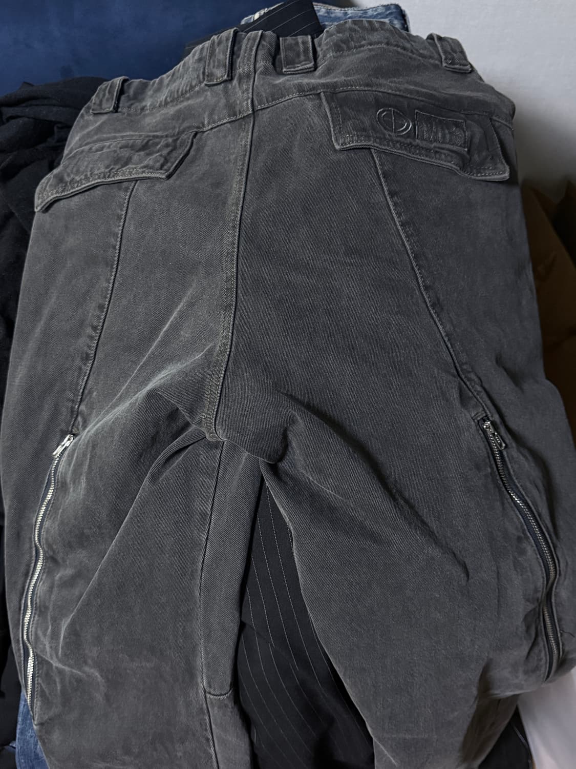 (급처) PLASTIC PRODUCT Wave Zipper Pants 상품이미지2