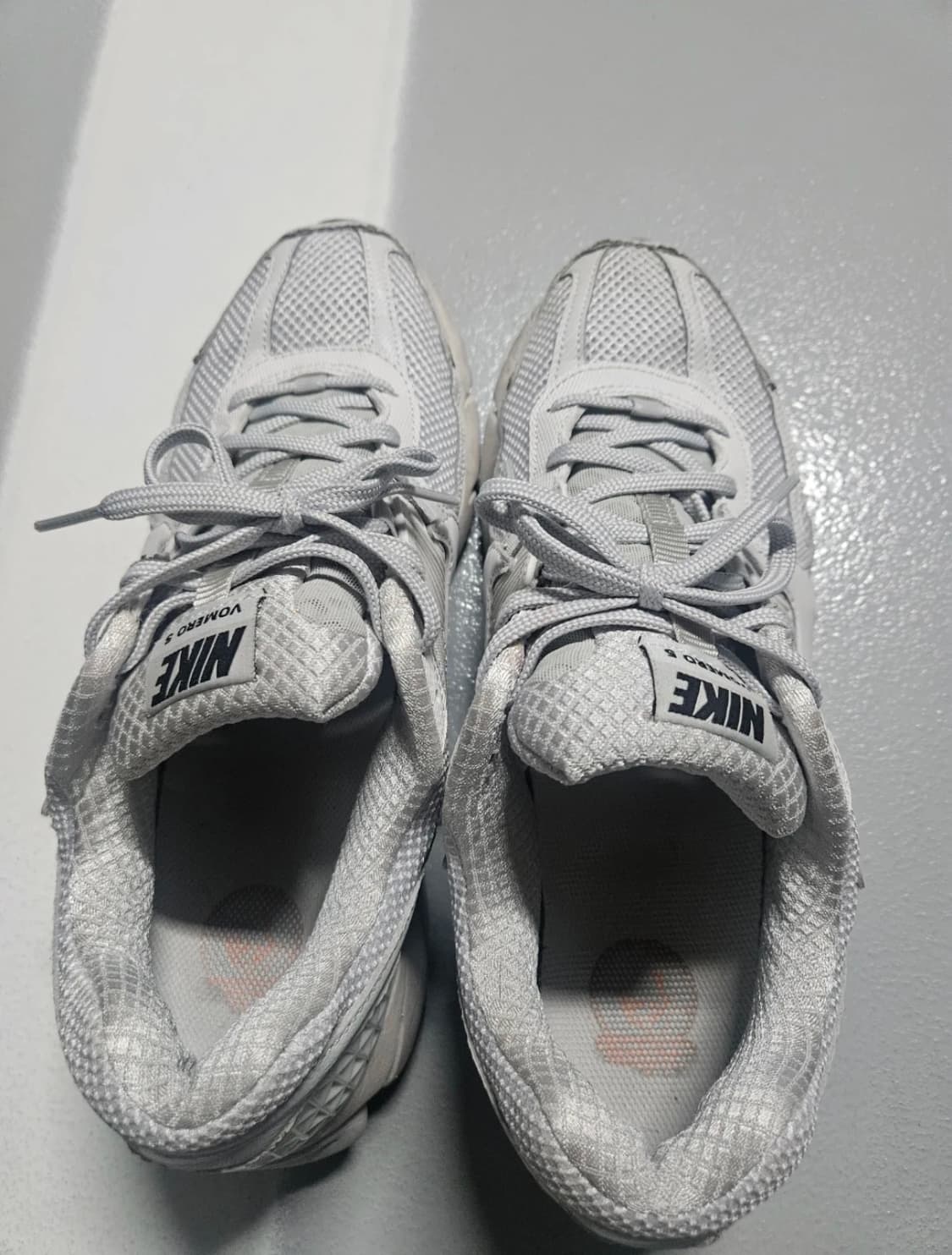 나이키 줌 보메로5 화이트 285 상품이미지3