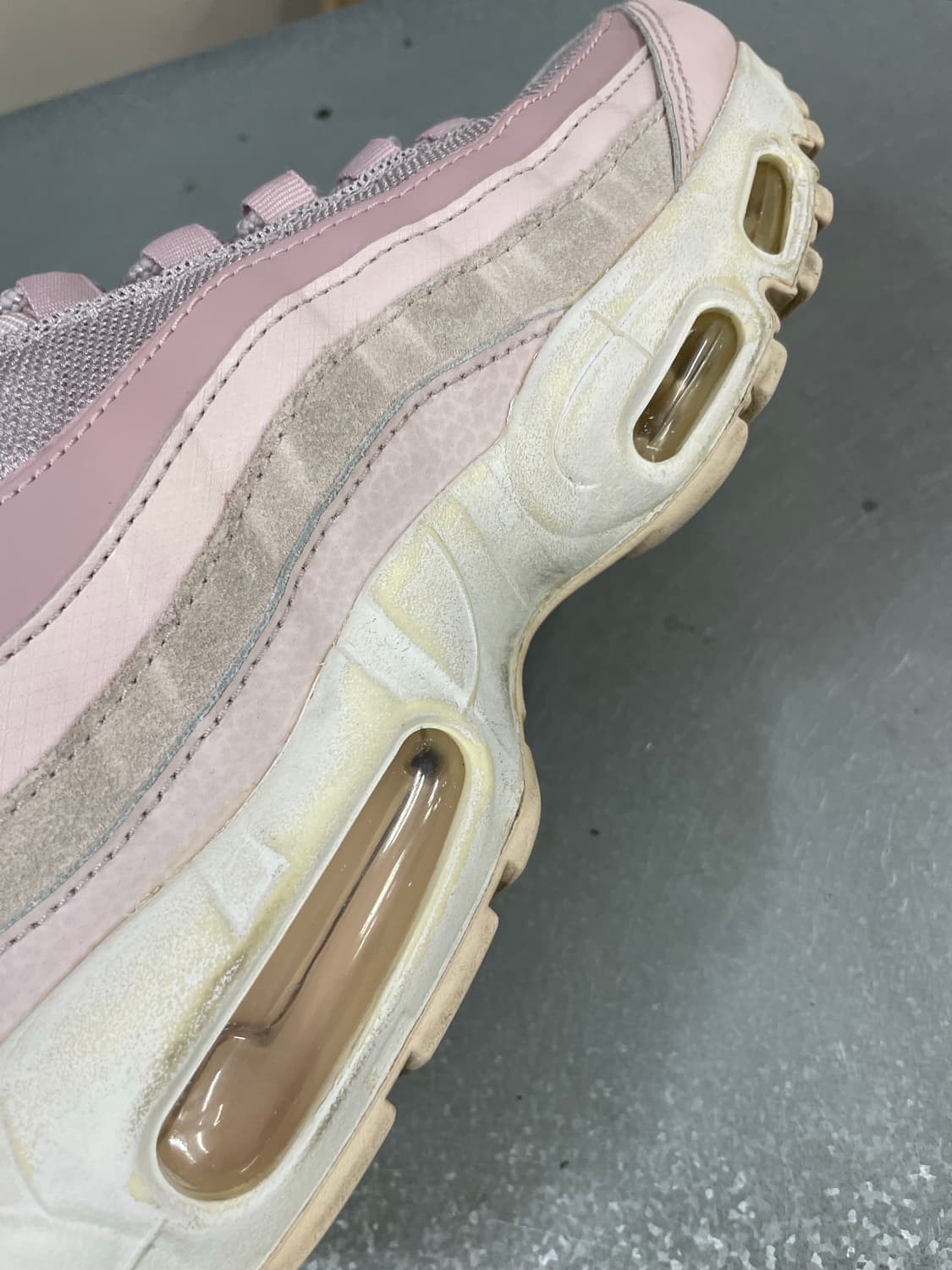 나이키 에어 맥스 95 베얼리 로즈 240 상품이미지9