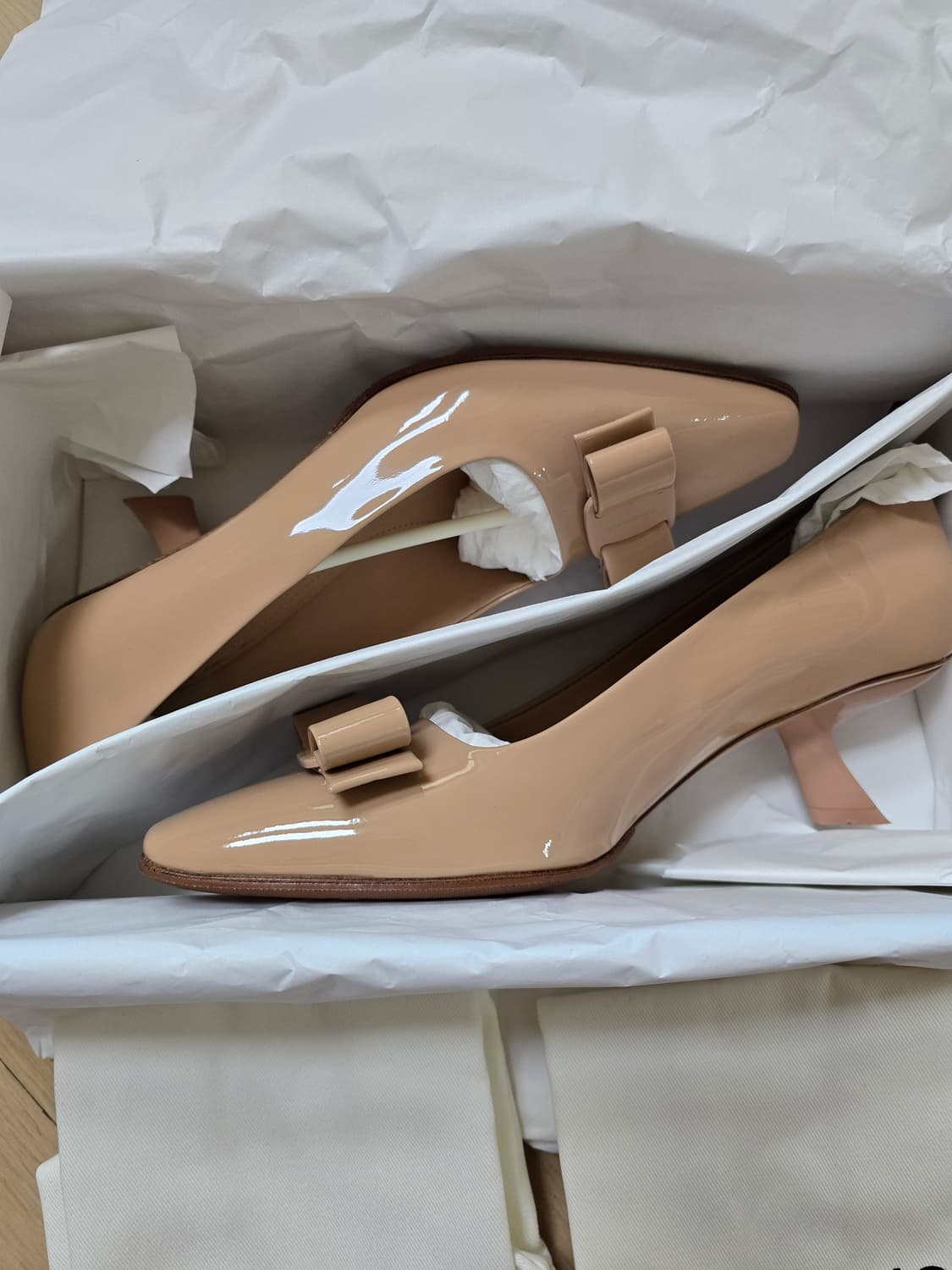 (정품 새상품)페라가모 바라 보우 펌프스 베이지 6사이즈 상품이미지7