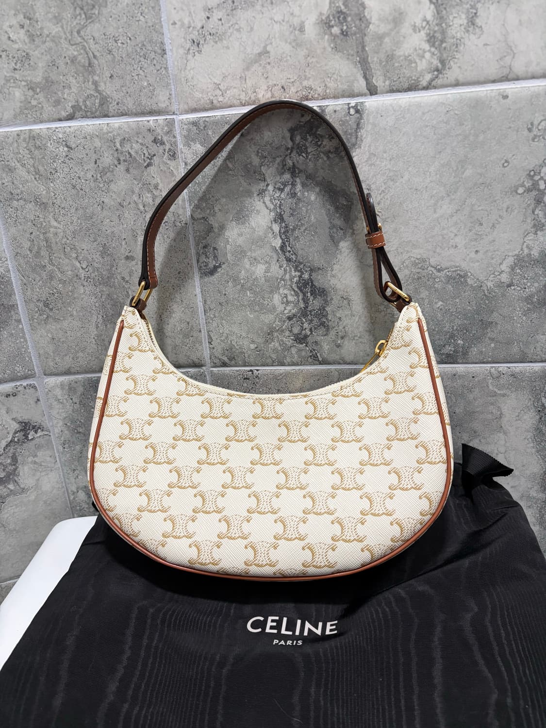 [A+ 정품]  셀린느 아바백 미디움 화이트 상품이미지1