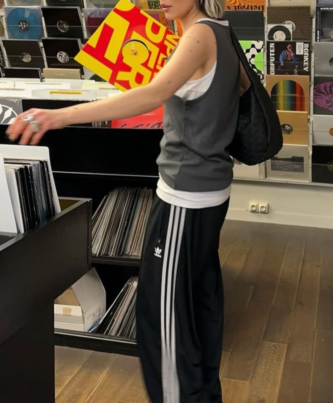 아디다스 아디컬러 배기핏 파이어드 트랙팬츠 상품이미지3