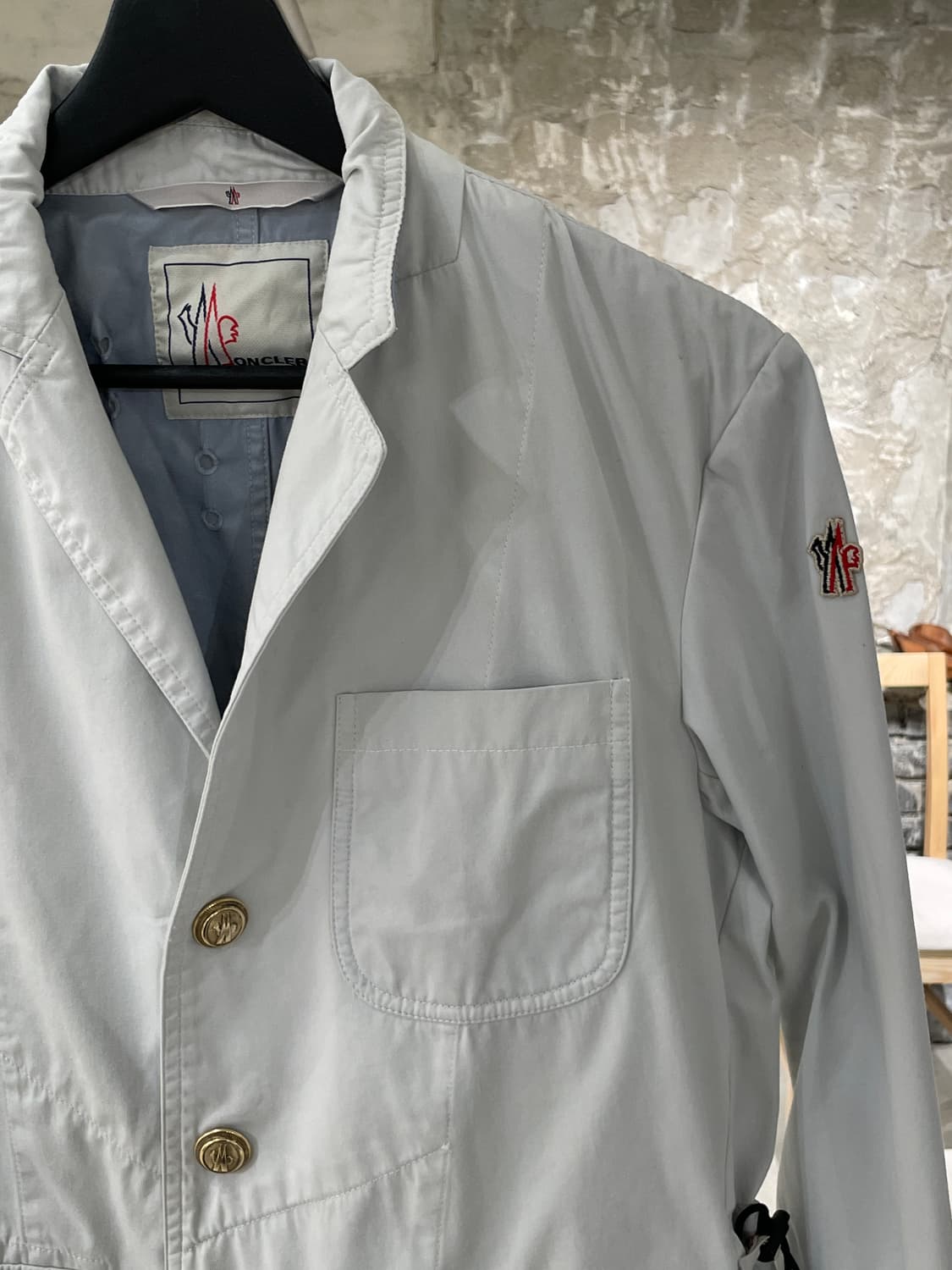 몽클레르 스노우 화이트 금장 버튼 코튼 자켓 상품이미지3