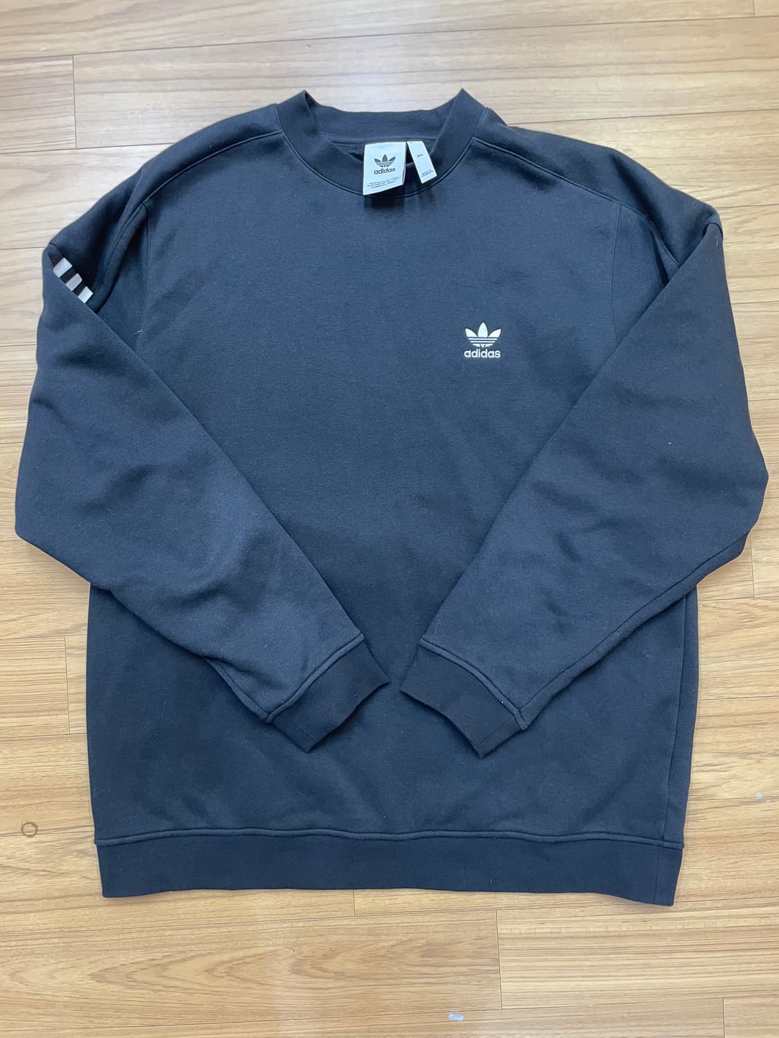 아디다스 TECH CREW 맨투맨 블랙 색상입니다. 2XL 사이즈로, 택 상품이미지1