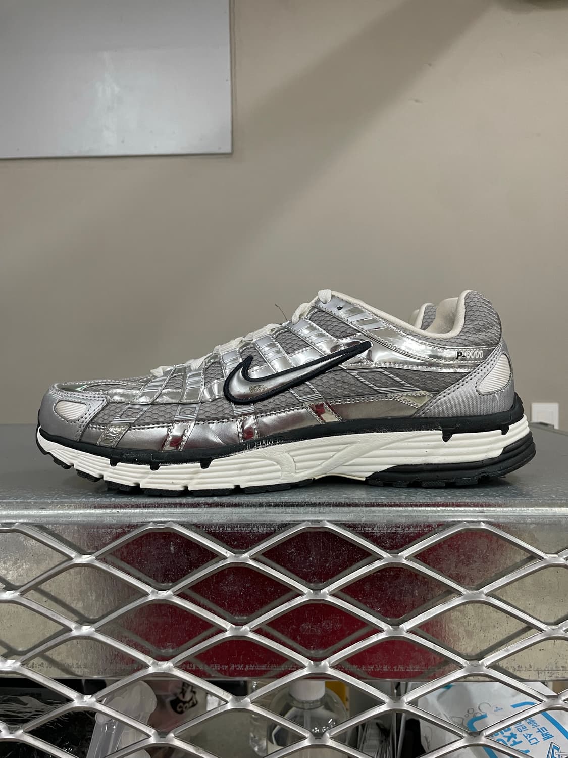 나이키 P-6000 메탈릭 실버 280 상품이미지1
