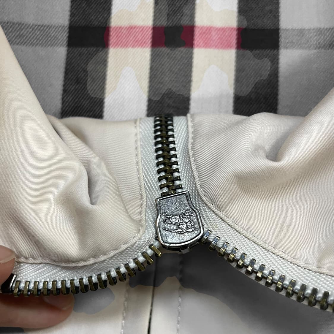 버버리 Burberry 기마 자수 로고 블루종 자켓 베이지 상품이미지4