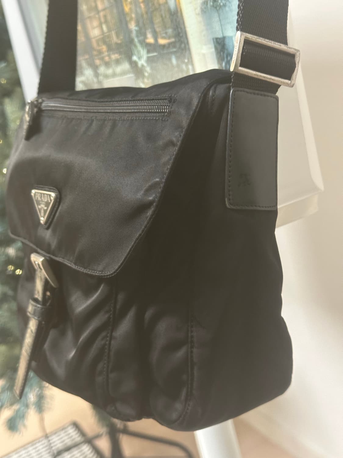 프라다 나일론 포코노 버클 크로스백 주우재백 상품이미지7