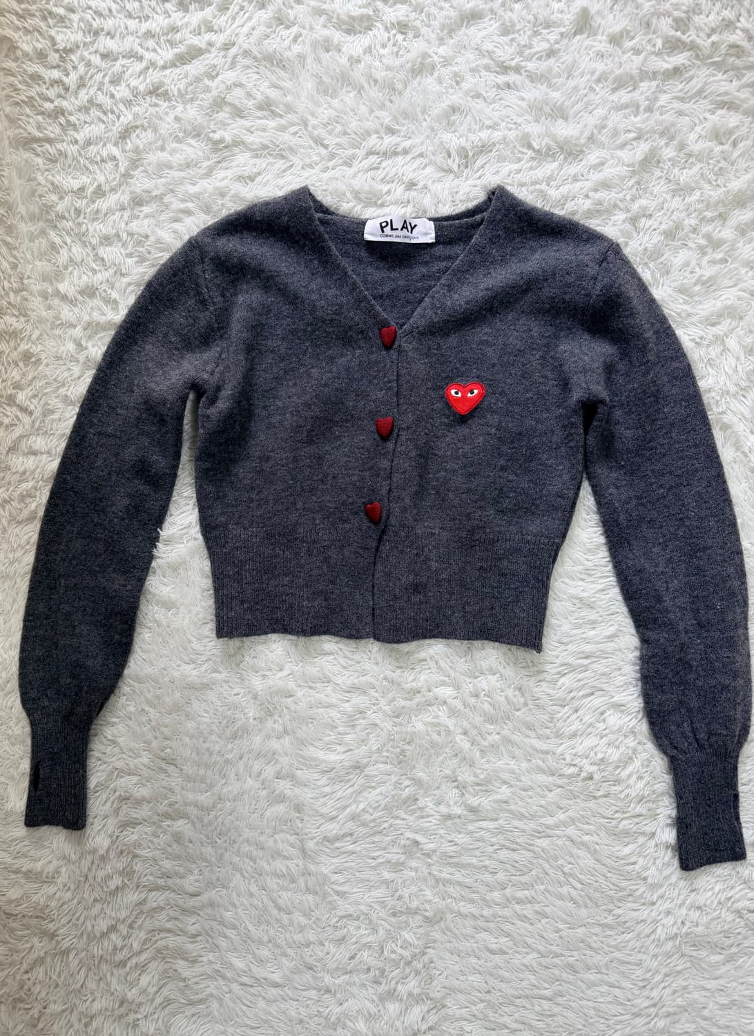 꼼데가르송 플레이 하트 버튼 크롭 가디건 상품이미지1