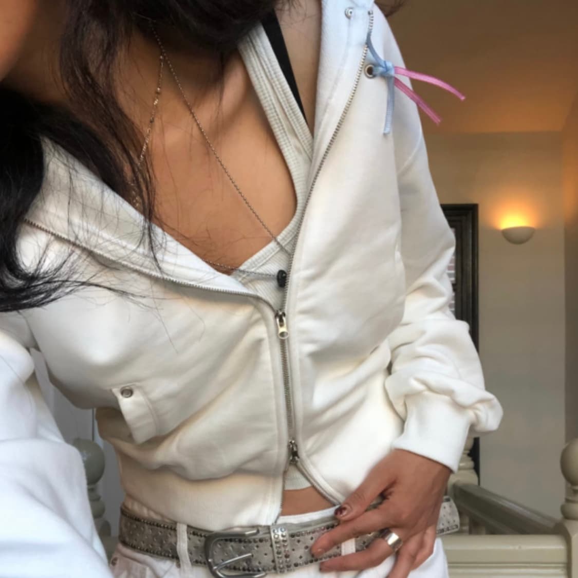 사우다지클럽 아일렛 후드집업 화이트 상품이미지4