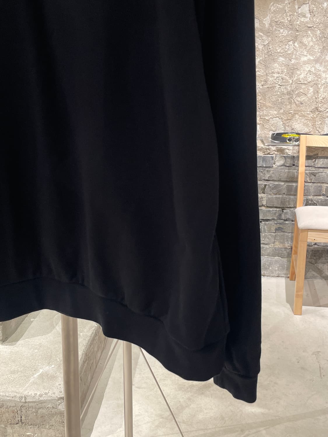 라프 시몬스 x 프레드 페리 블랙 메탈 로고 패치 스웻 셔츠 상품이미지5