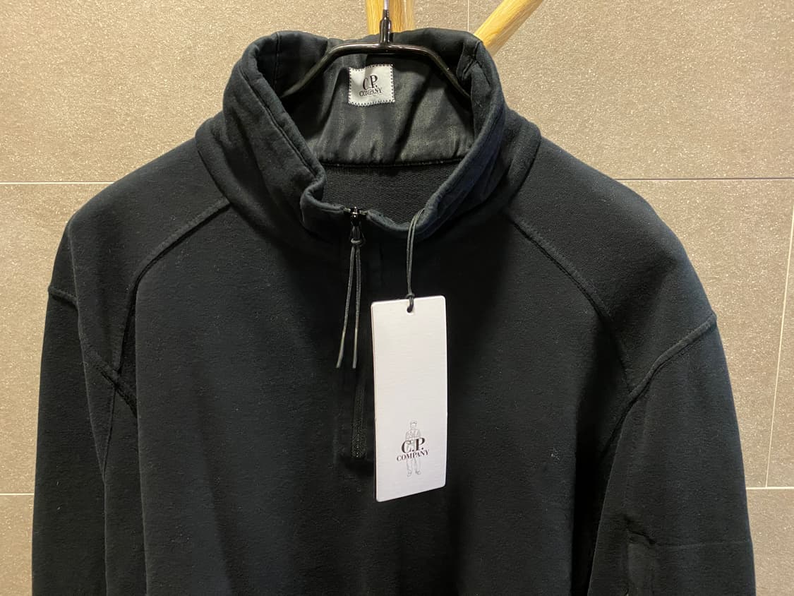 [택 새상품] CP컴퍼니 렌즈 와펜 반집업 맨투맨 티셔츠 상품이미지8