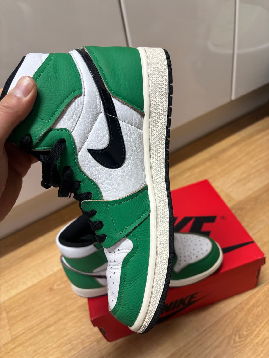 조던 1 하이 럭키그린 265 사이즈 판매합니다 상품이미지6