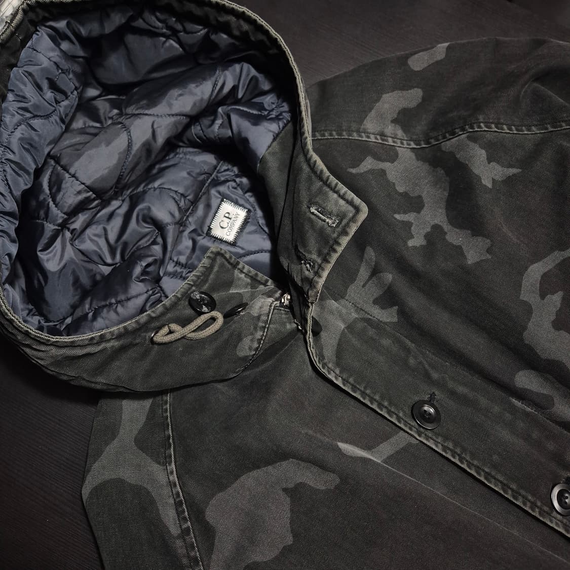 C.P 컴퍼니 카모 누빔 105사이즈 후드자켓 상품이미지2