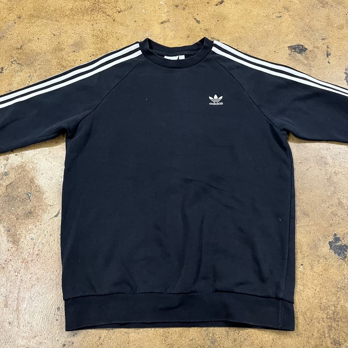 아디다스 검흰 블랙 맨투맨 상품이미지3