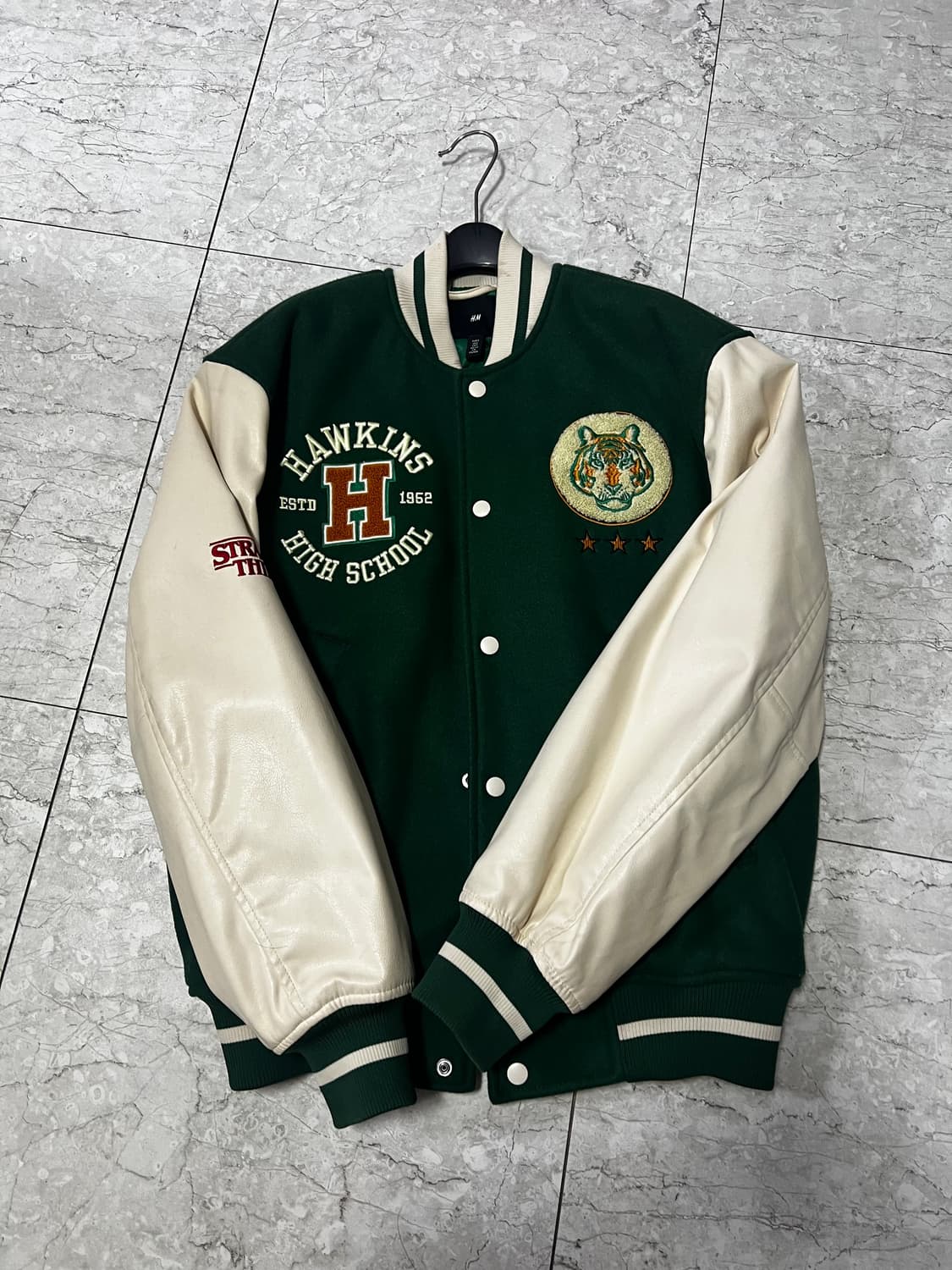 H&M x 기묘한이야기 바시티 자켓 S 상품이미지1