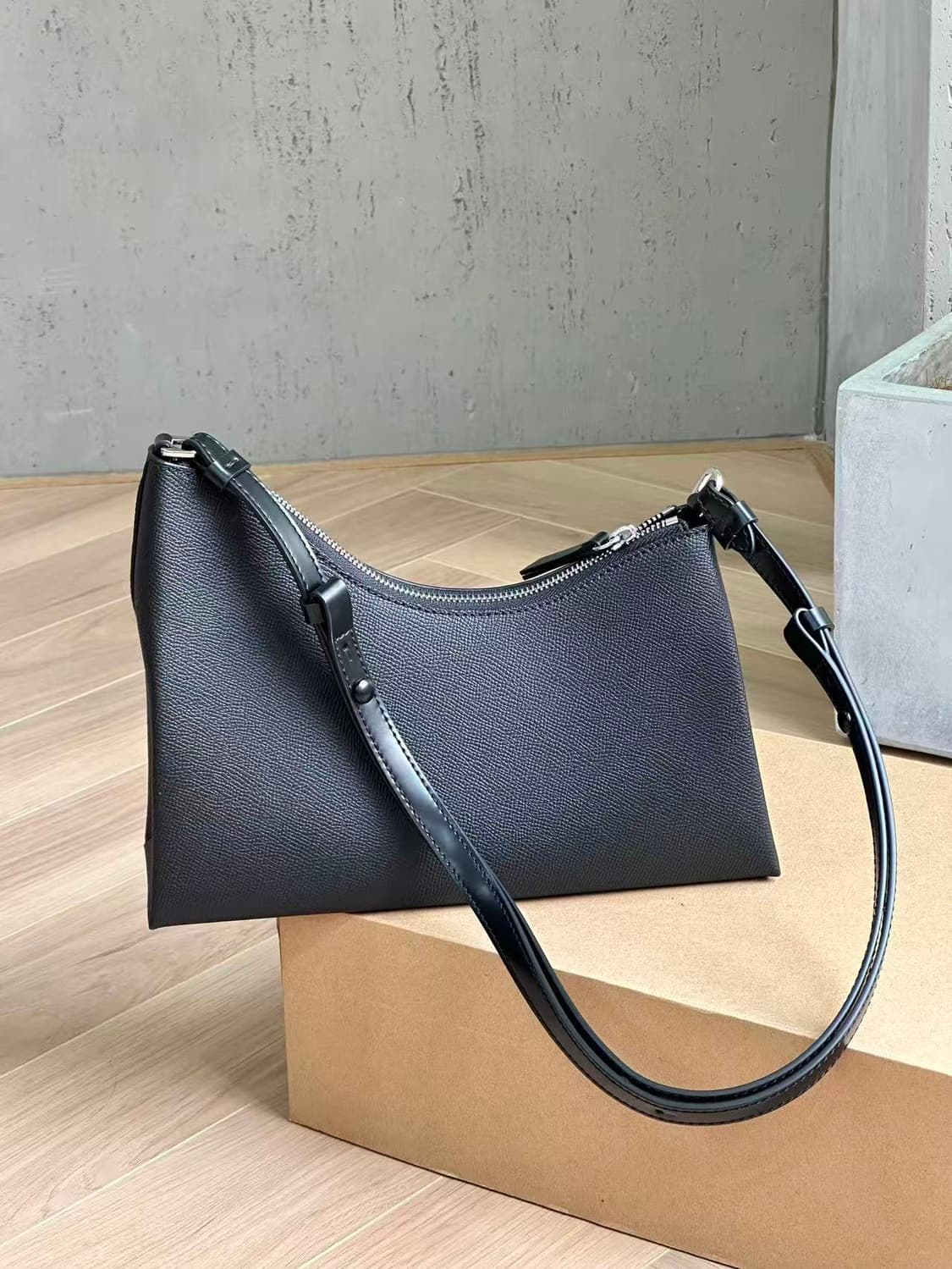 MM6 메종 마르지엘라 새틴 핸드백 블랙 상품이미지5