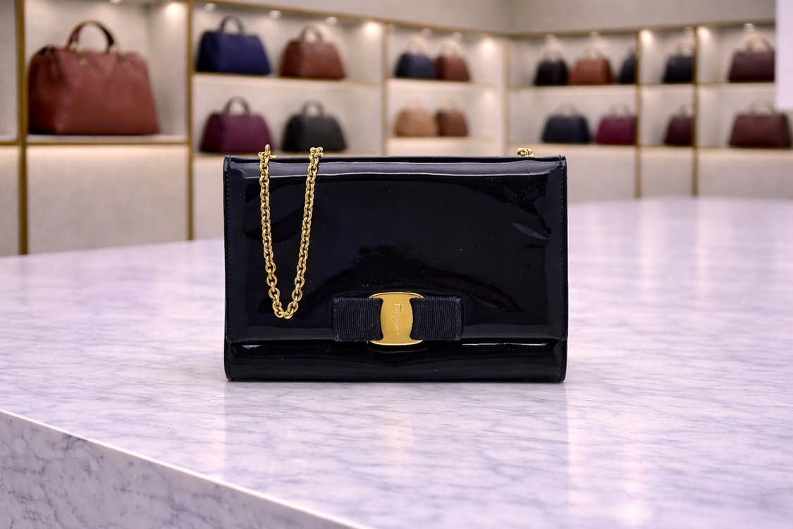 [A급] 페라가모 바라 지니 페이턴트 숄더백 판매합니다!!! 상품이미지1