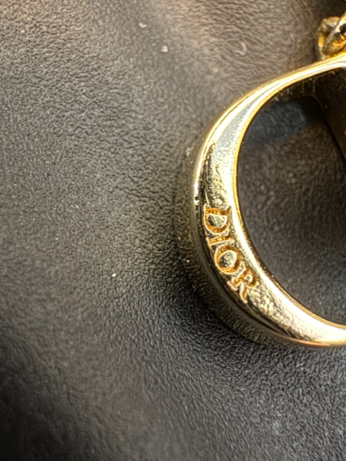 디올 진주 트라이벌 이어링 귀걸이  상품이미지3