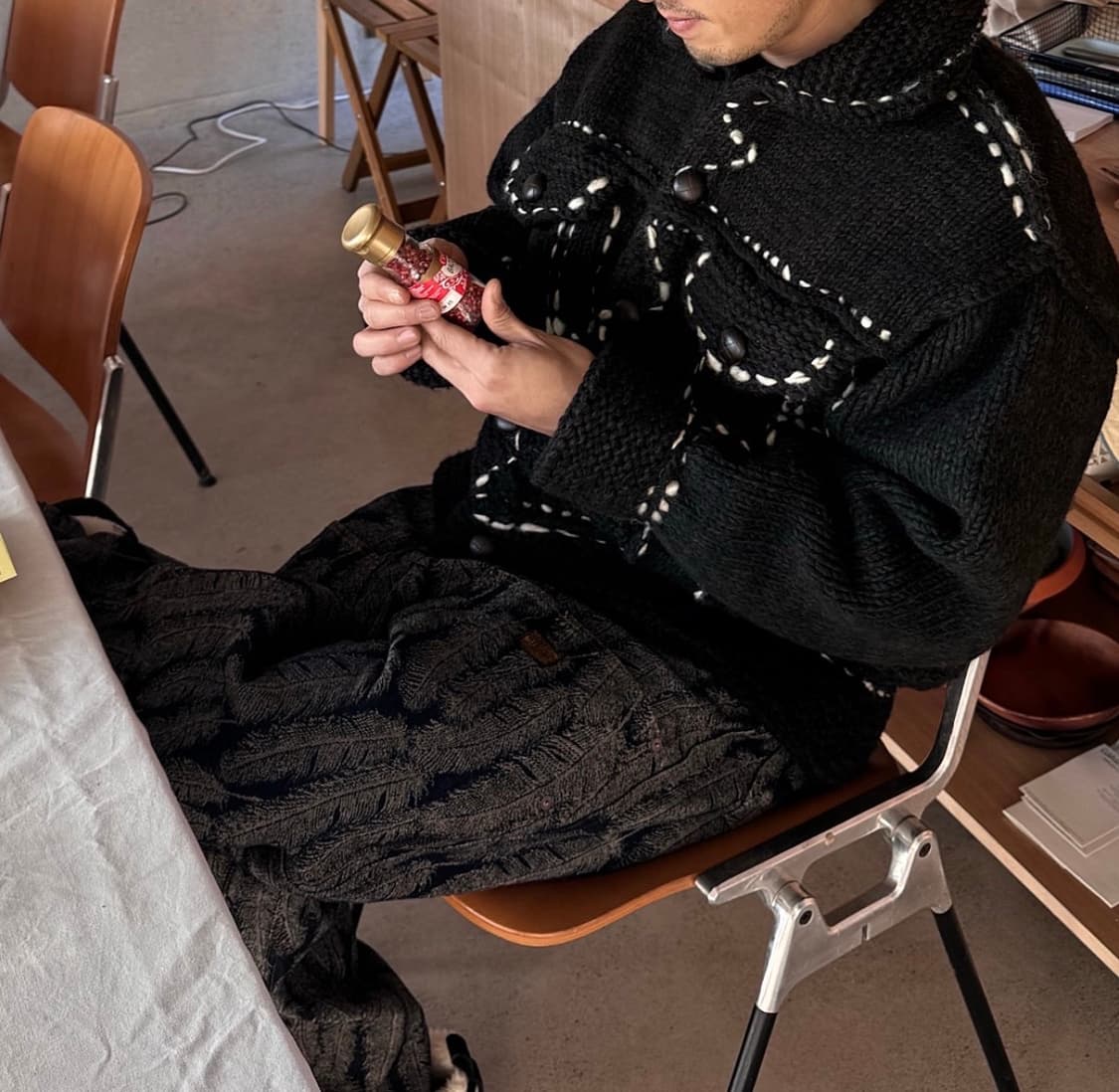 OS) 캐피탈 울 핸드 니트 코위찬 G 진 블랙 상품이미지5