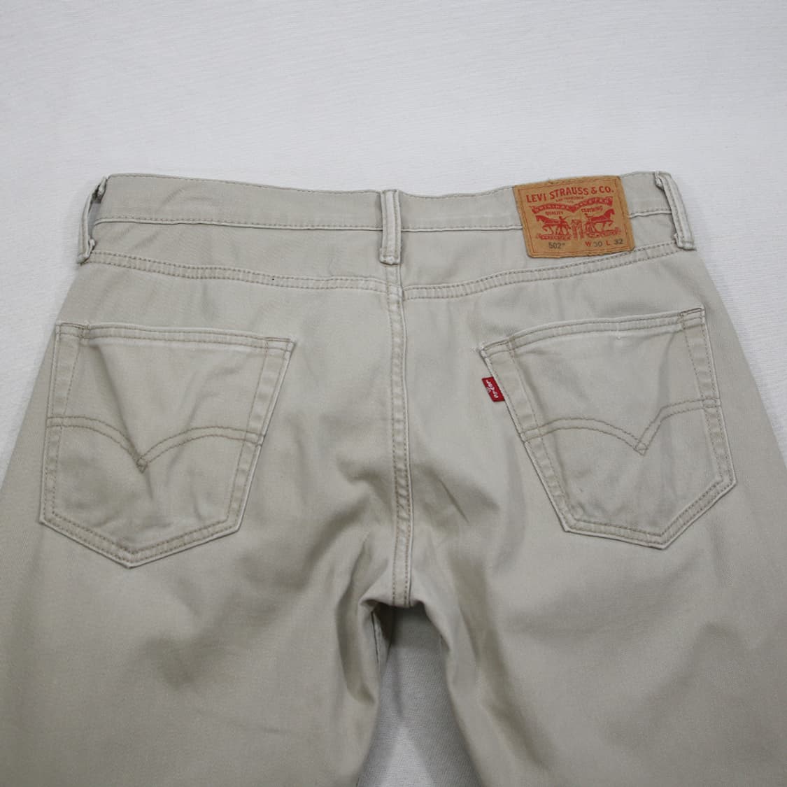 (착용컷) 리바이스 502 베이지 진 (남성용 32) 상품이미지8