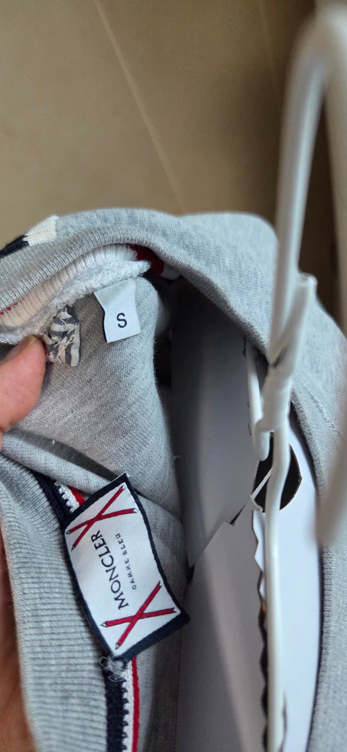 몽클레어 감마블루 스웻 S
드라이완료 택포 상품이미지10