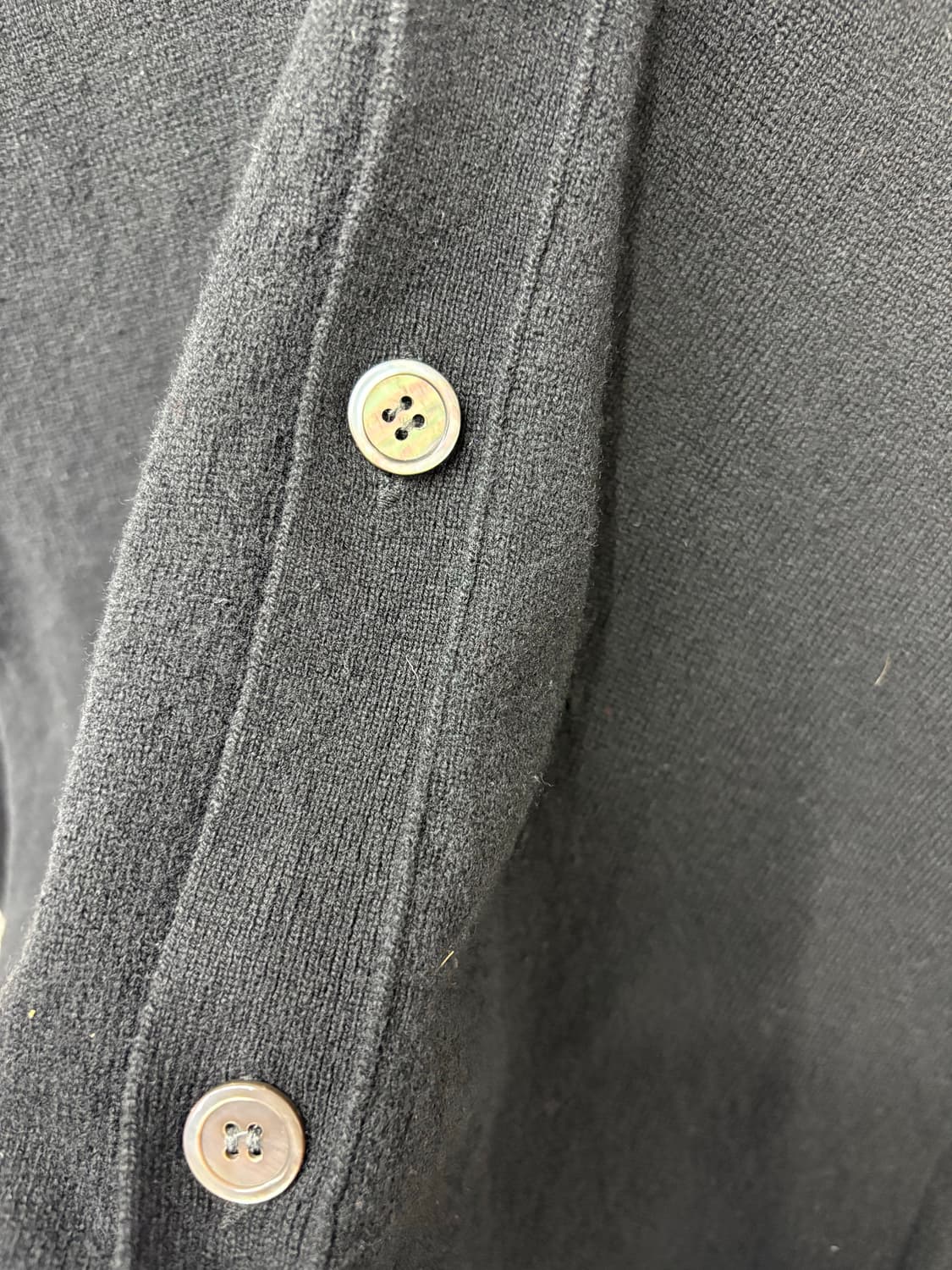 꼼데가르송플레이 블랙 레드와펜 모 가디건 A2969 상품이미지4