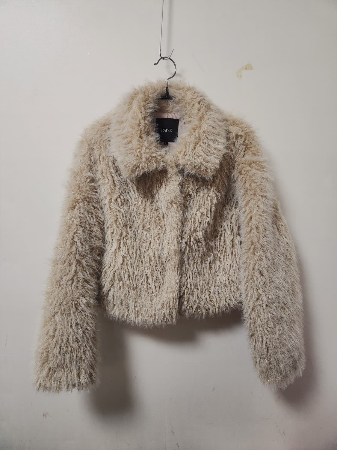 RAIVE 레이브 크롭 퍼 자켓 아이보리 상품이미지7