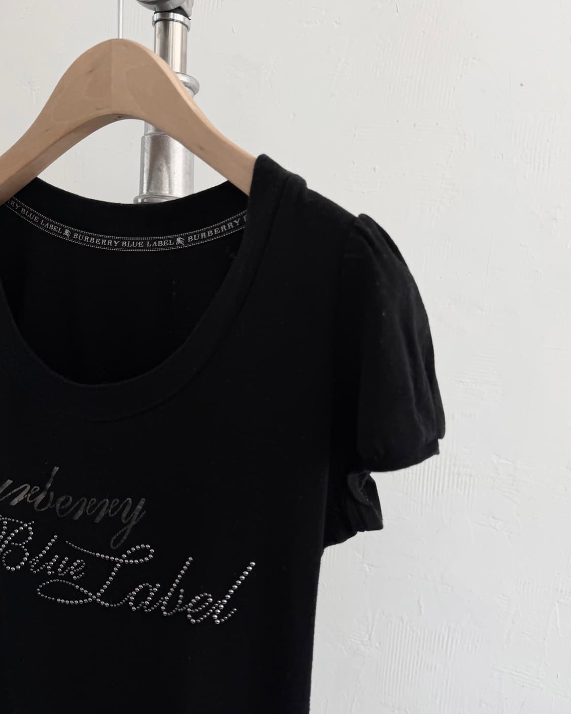Burberry 버버리 블루라벨 블랙 큐빅 레터링 퍼프 티셔츠 상품이미지3