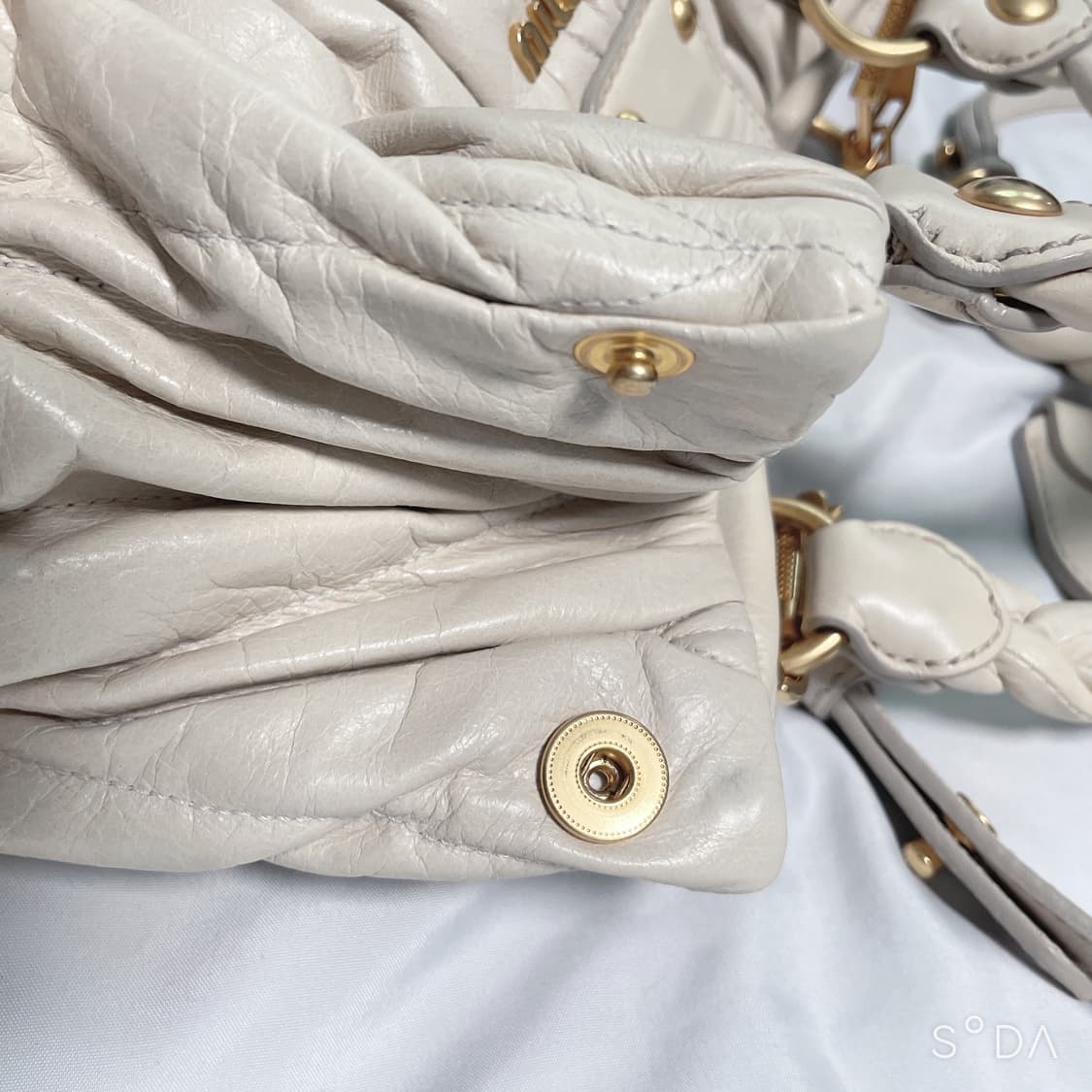 미우미우 아이보리 숄더백 상품이미지5