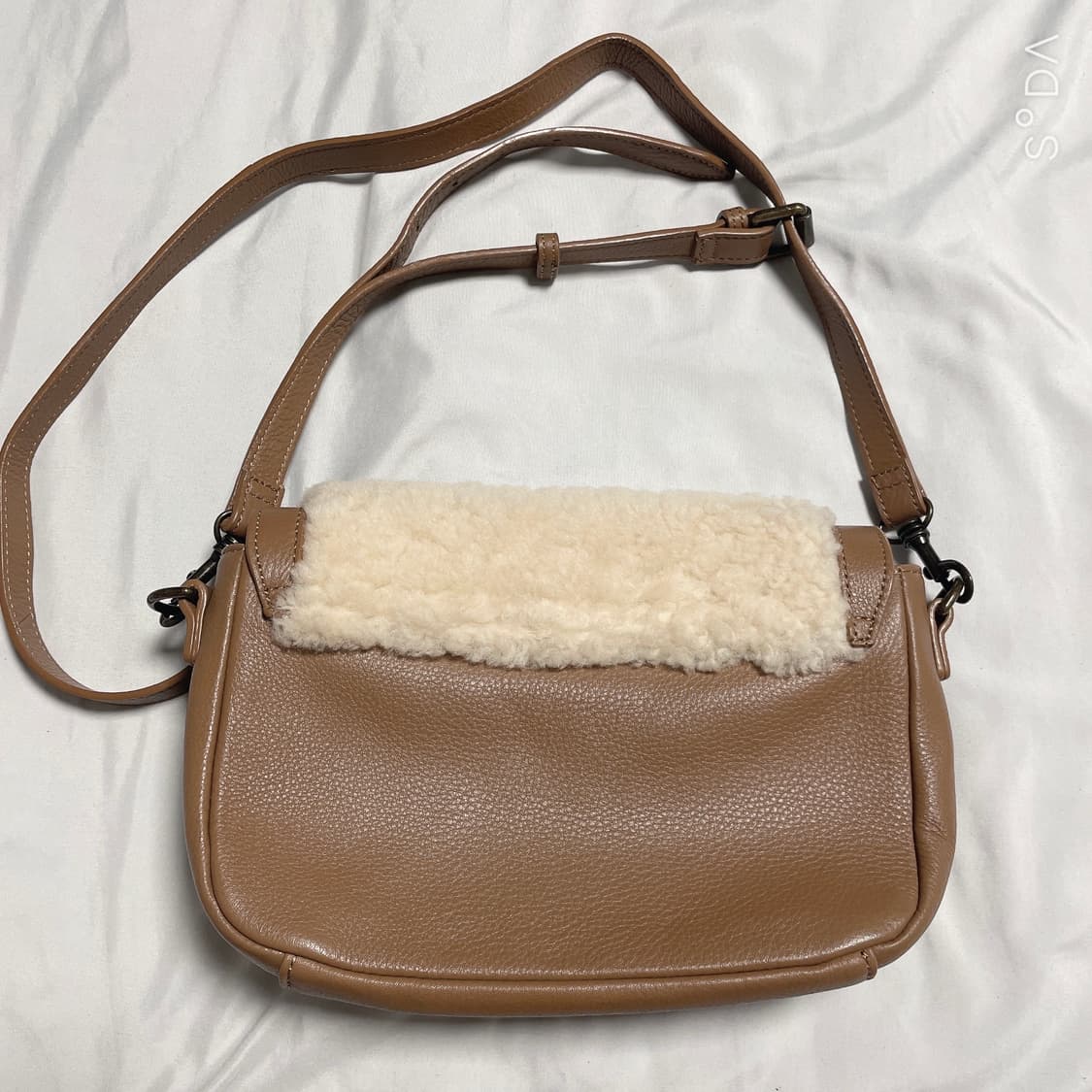 UGG 어그 크로스백 상품이미지5