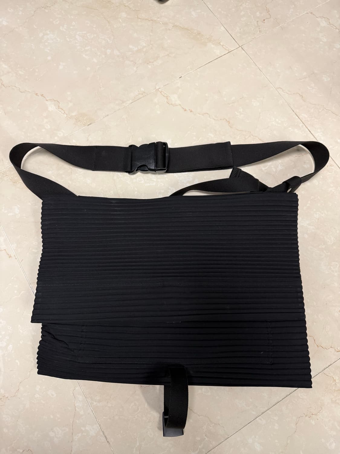 ISSEY MIYAKE HOMME PLISSE CROSS BAG L 상품이미지1