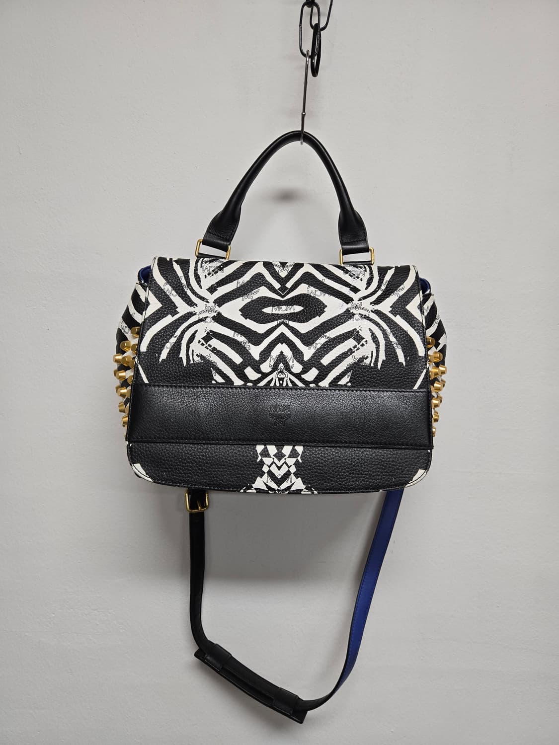 엠씨엠 MCM 펑키 지브라 스터드 케아나 보스턴백 상품이미지1