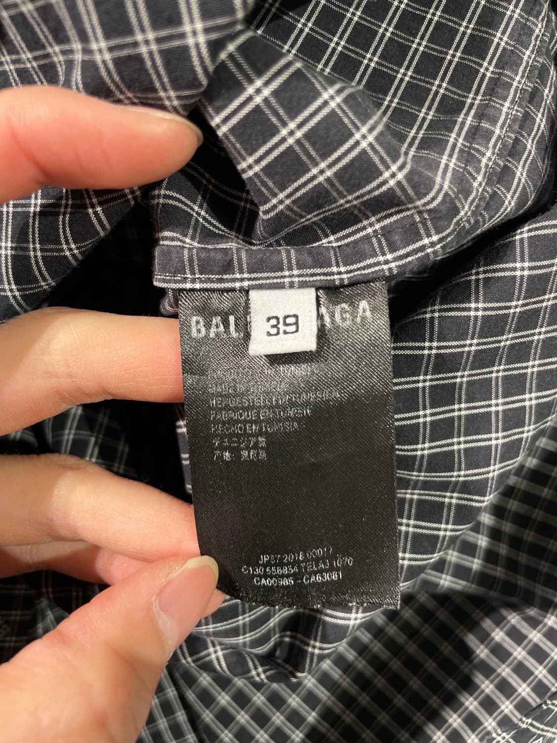 발렌시아가 블랙 로고 싱글 포켓 체크 하프 셔츠 상품이미지8