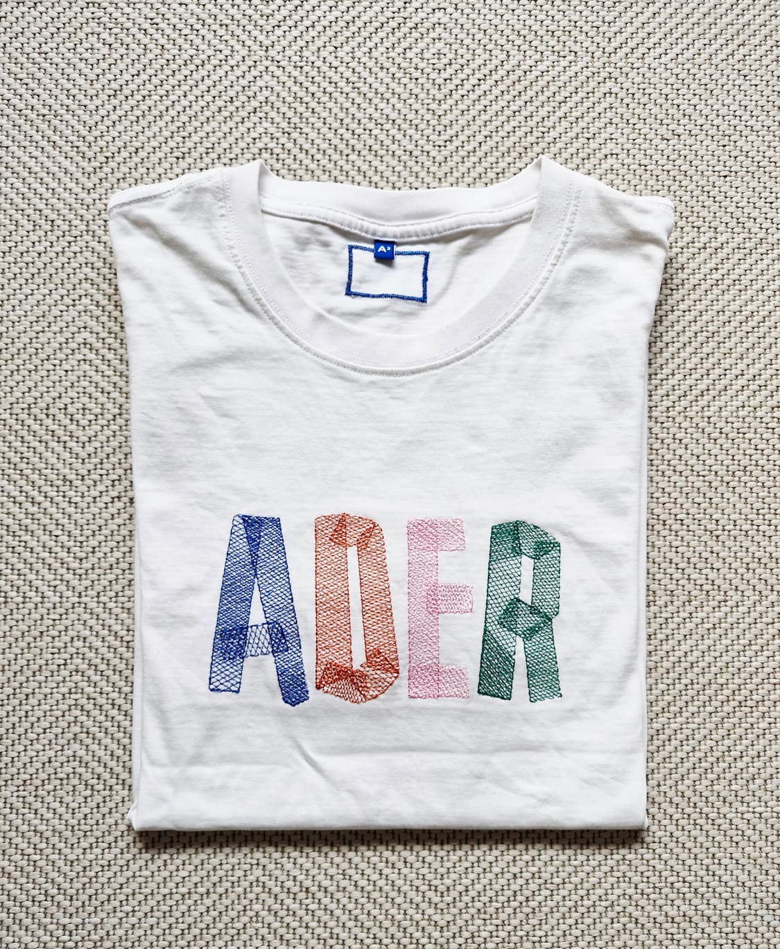 아더에러 멀티컬러 자수 로고 반팔티 3 상품이미지2