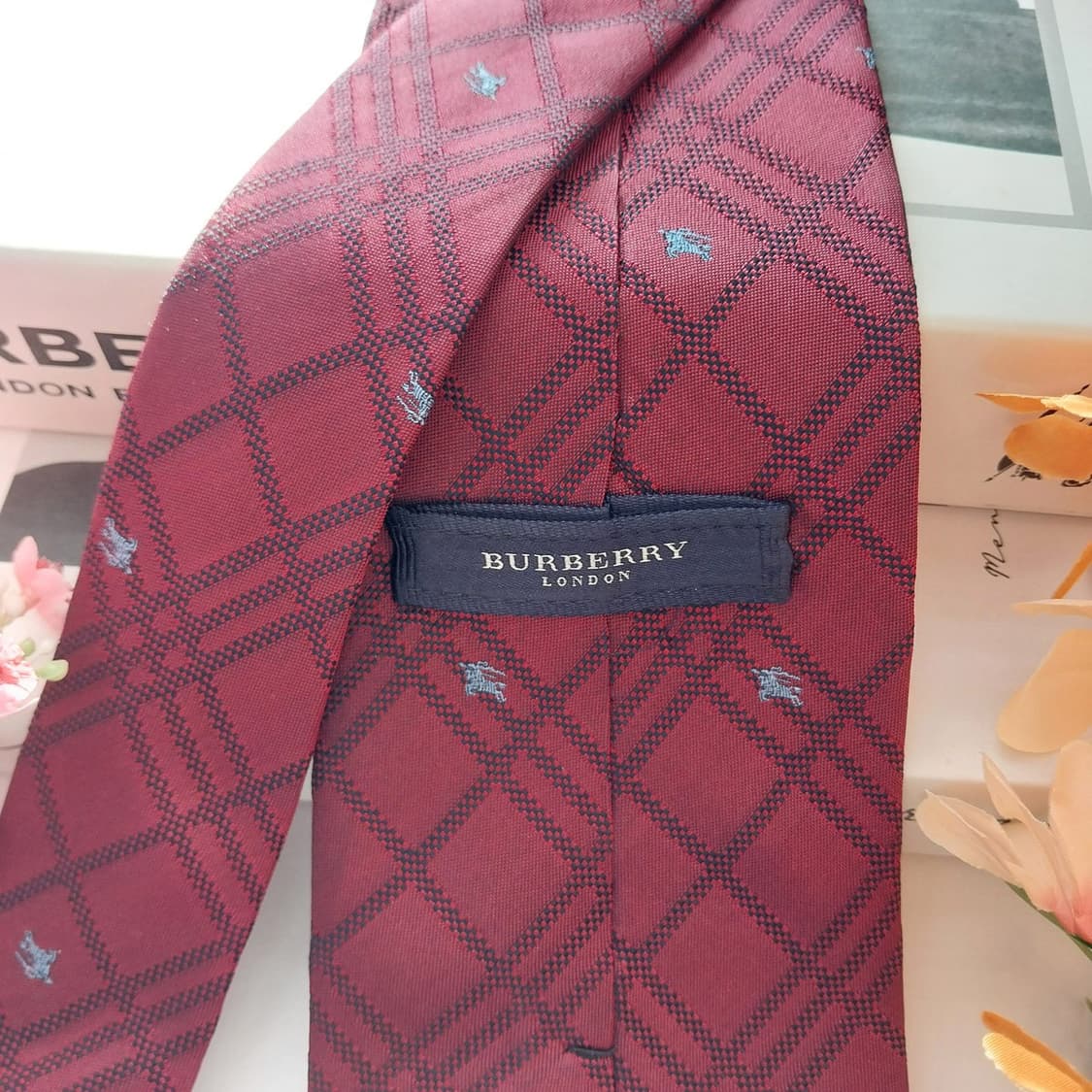 버버리 실크 와인 패턴 넥타이 9.5cm A+등급 K1390
 상품이미지6