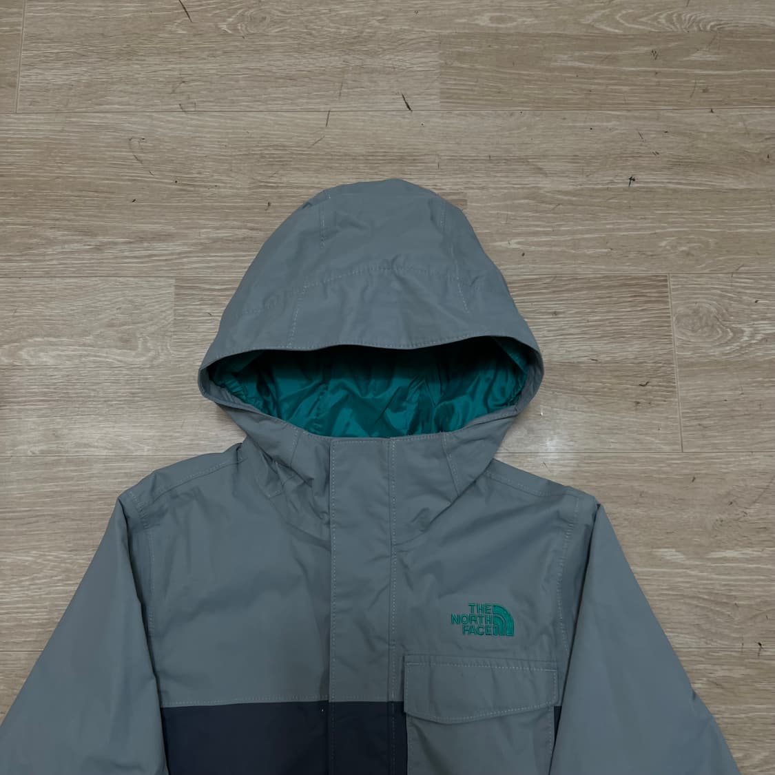 노스페이스 보이즈 드라이벤트 배색 바람막이 후드자켓 [그레이] 7-8세 상품이미지2