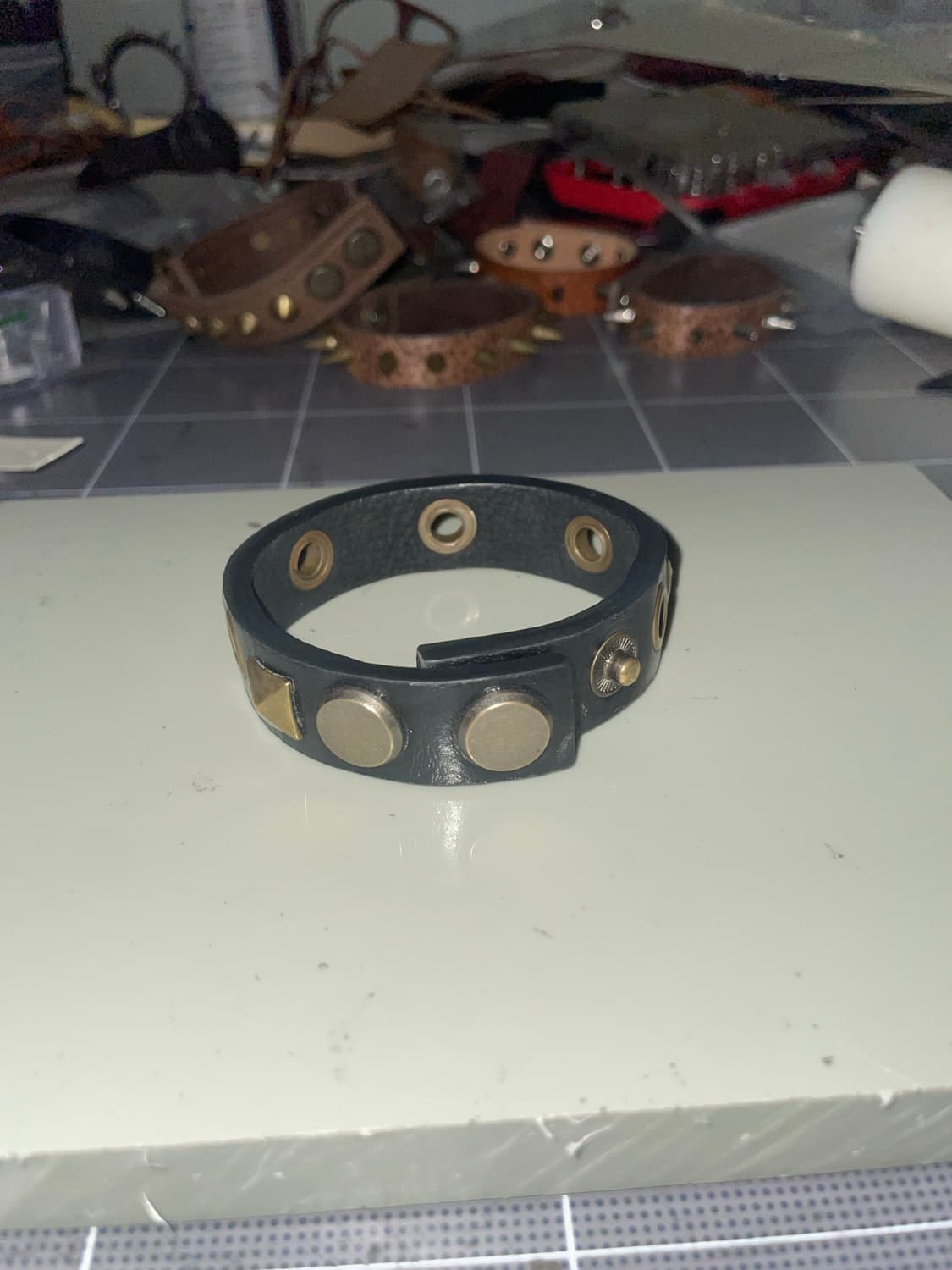 Studs eyelet leather bracelet 상품이미지2