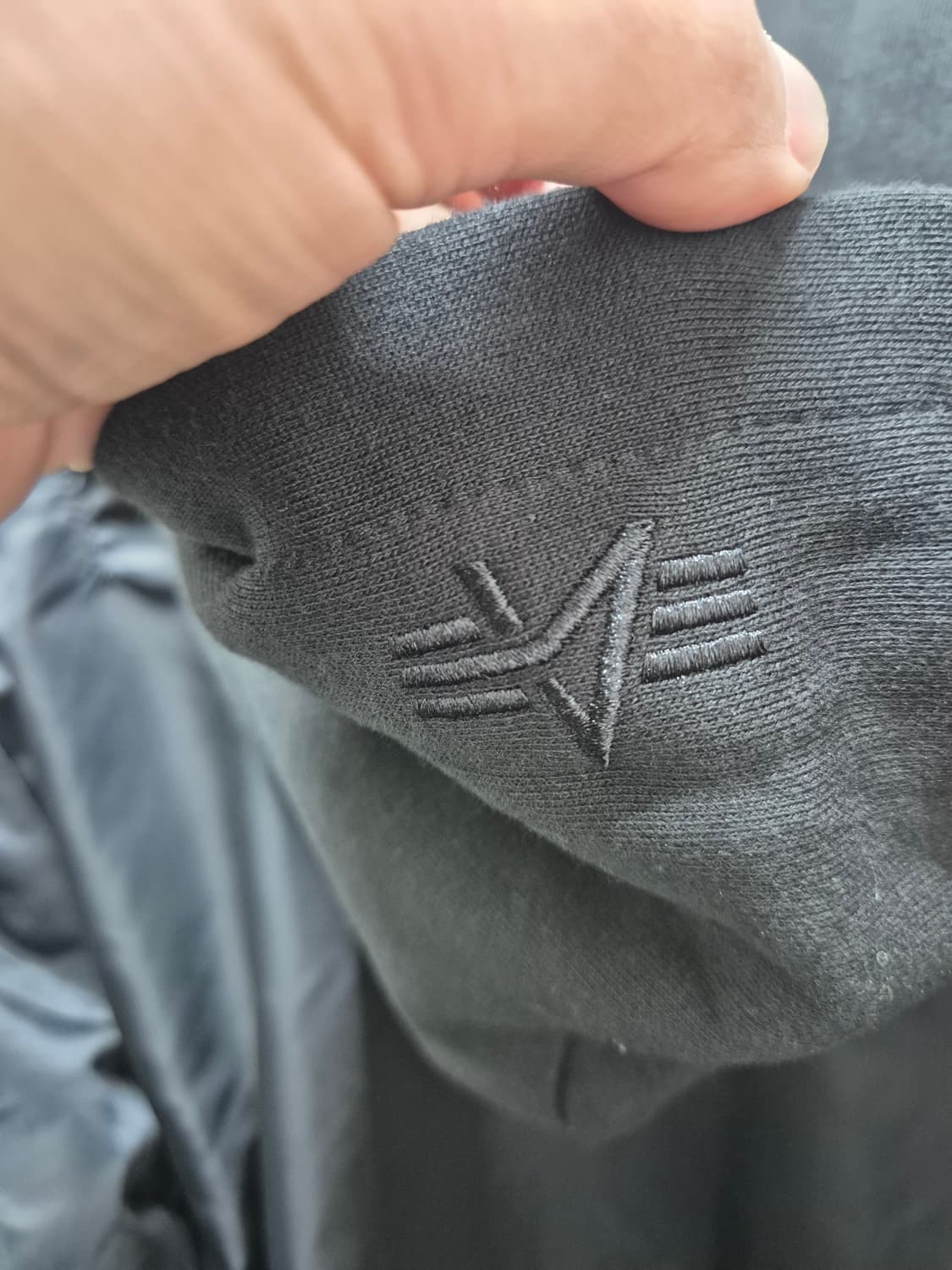 알파인더스트리 후드 L 판매합니다 
자연스런 사용감외엔 마모손상 없으나 상품이미지5