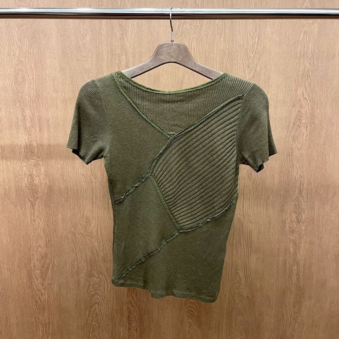 랑방 컬렉션 반팔 니트 레터스 엣지 골지 레이스 디테일 슬림핏 카키 상품이미지2