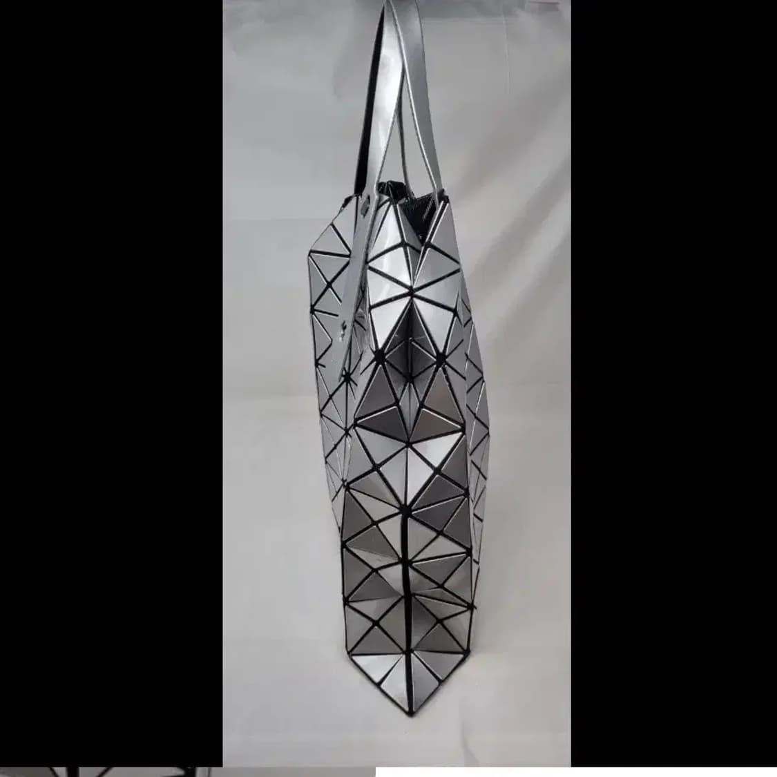 바오바오 이세이미야케 루센트 실버 토트백 상품이미지5