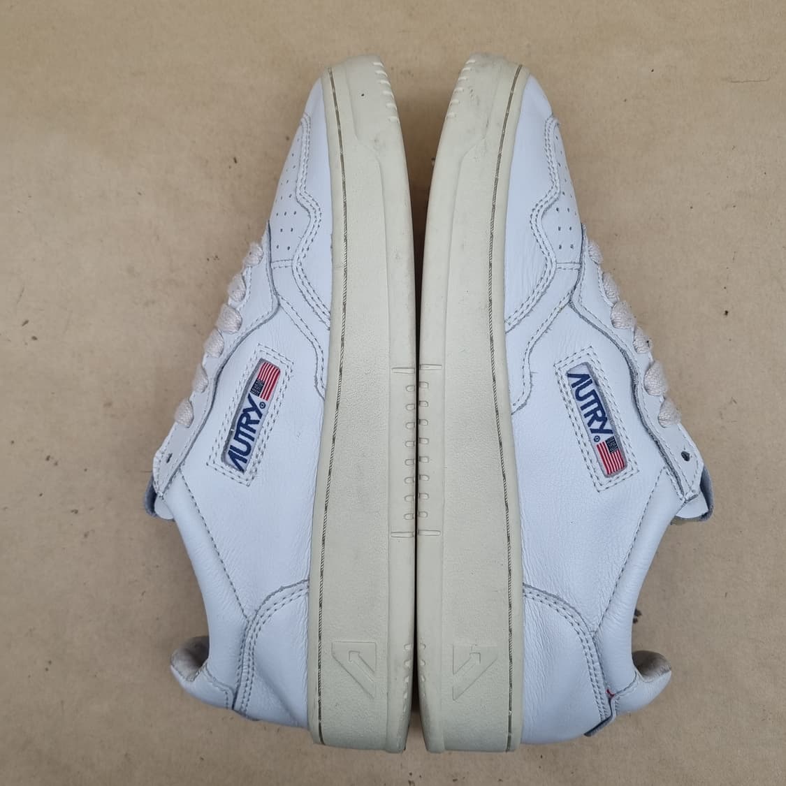 오트리 메달리스트 여성 스니커즈 38 240 상품이미지5