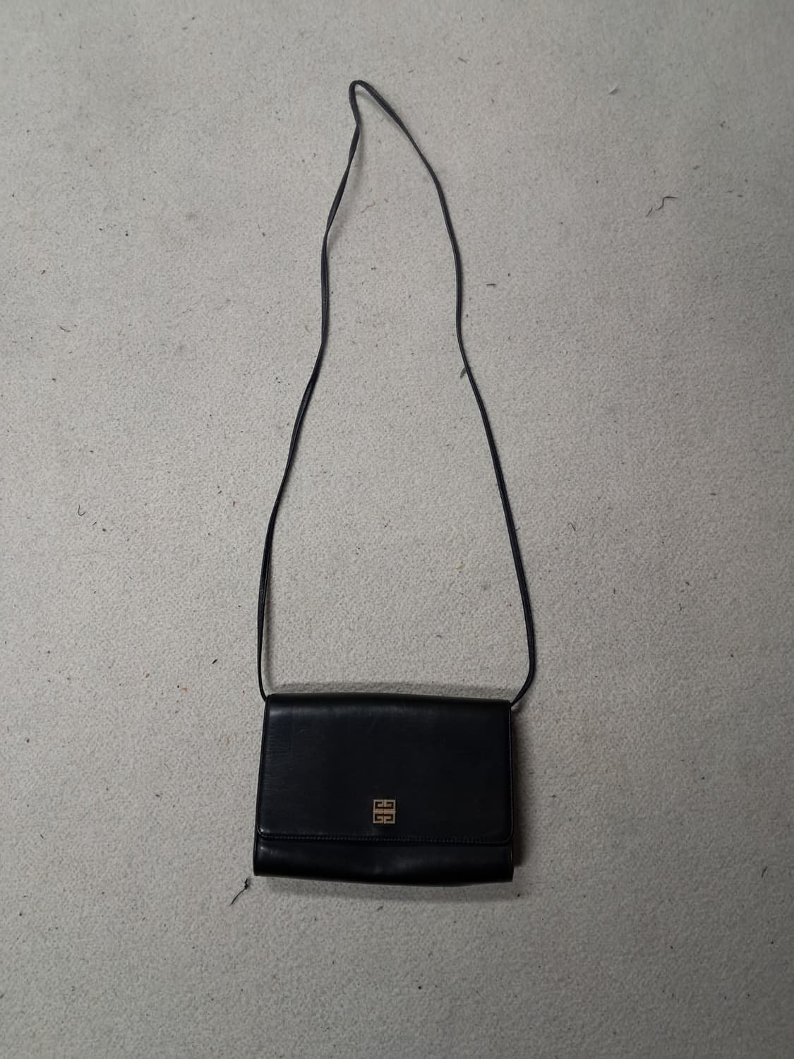 지방시(Givenchy)의 빈티지 블랙 가죽 숄더백 상품이미지1