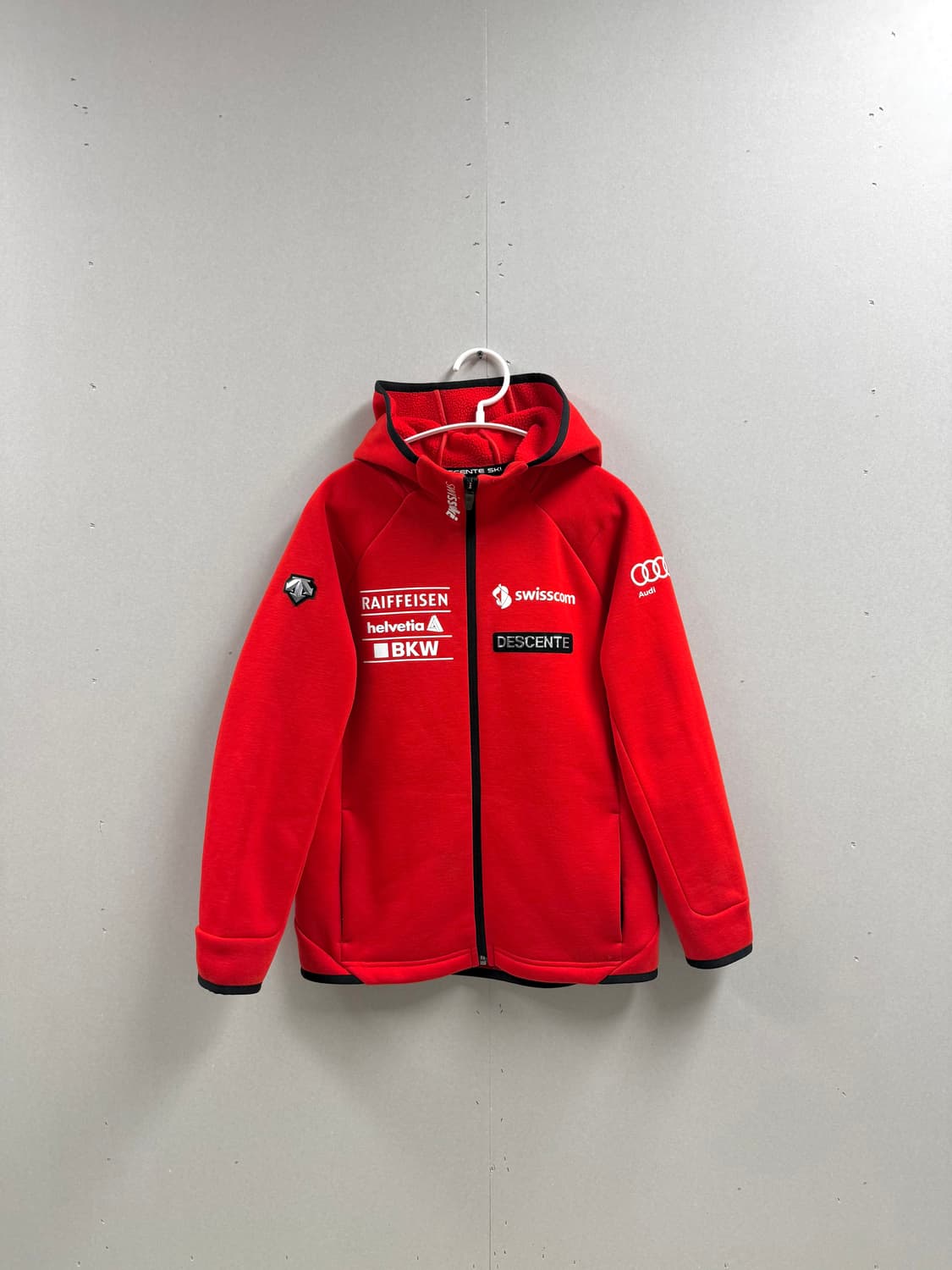 키즈 150 / 데상트 아우디 스위스 레플리카 후드집업 레드 상품이미지1