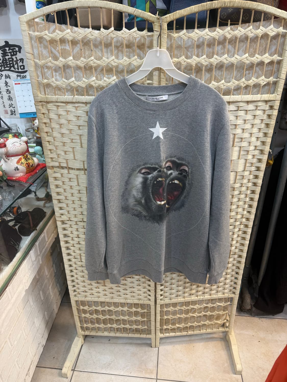 100 정품 지방시 몽키 맨투맨 팝니다 상품이미지1