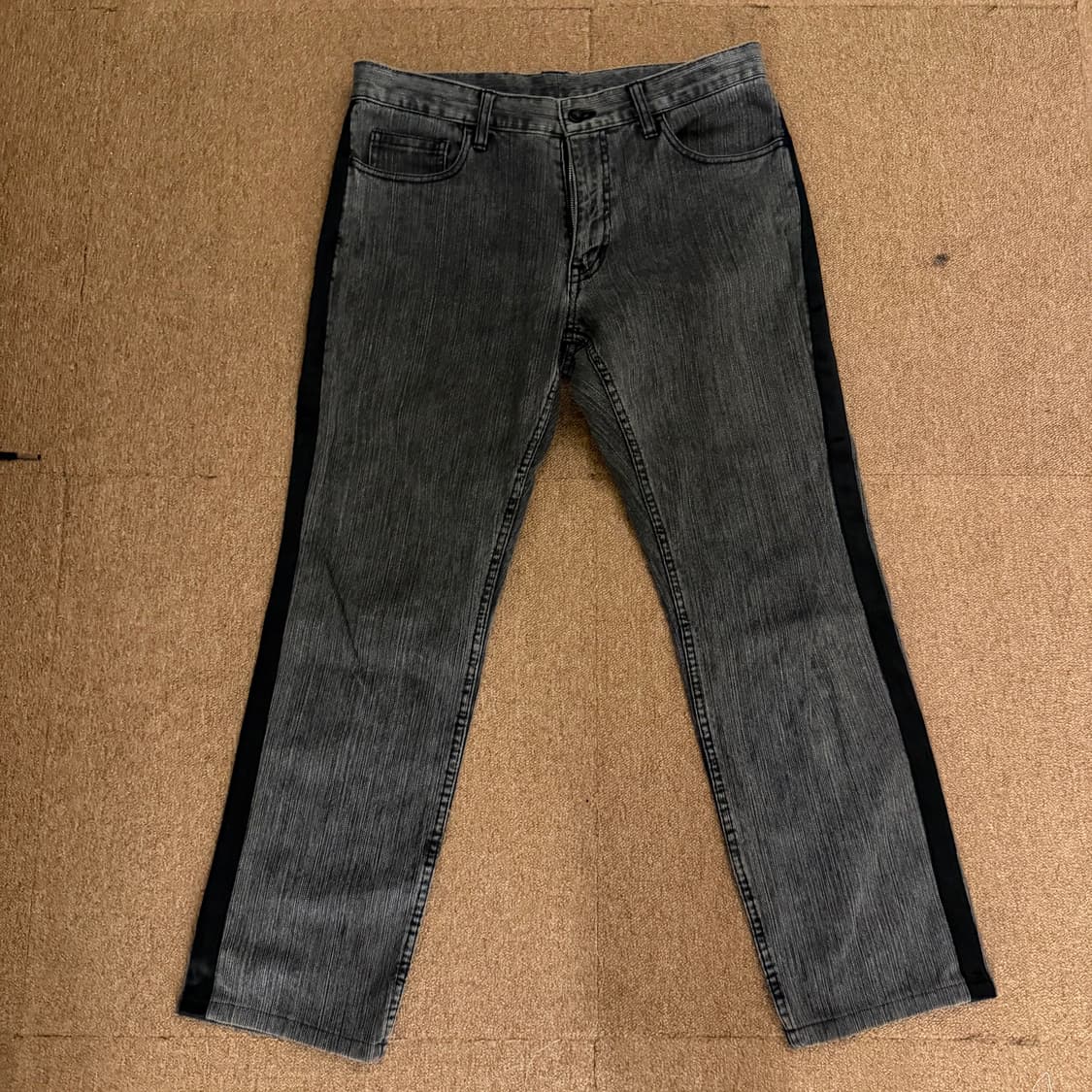 꼼데가르송 블랙라인 테이퍼드핏 데님팬츠 상품이미지1