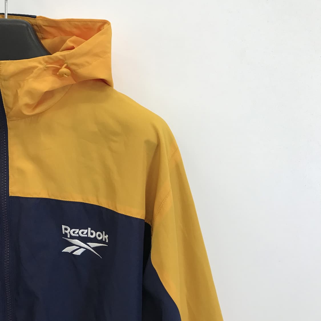 리복 x 크리틱 콜라보 바람막이 [S] 상품이미지2