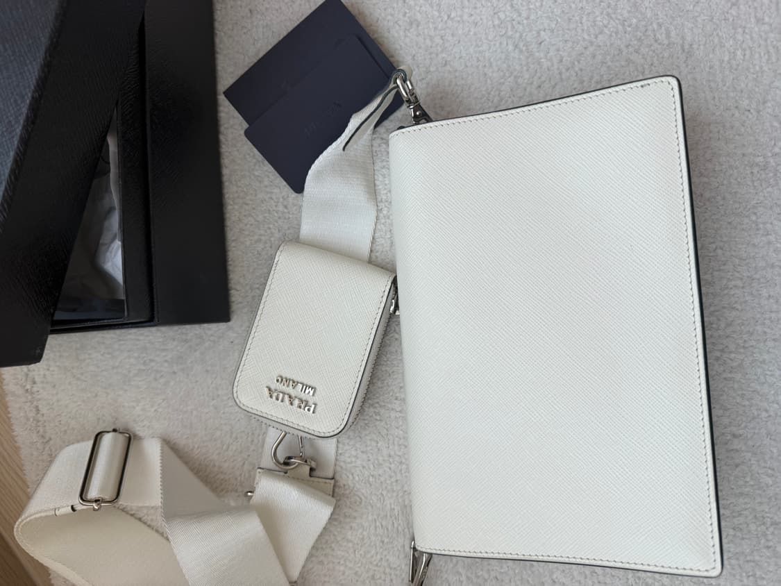 프라다 실버 로고 사피아노 스트랩 파우치 엔벌로프 숄더백 상품이미지2